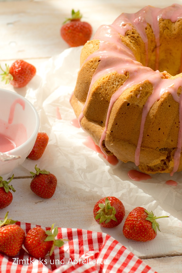 Erdbeer-Marmorkuchen mir Erdbeer-Limes-Guss, Kuchen der besonderen Art ...