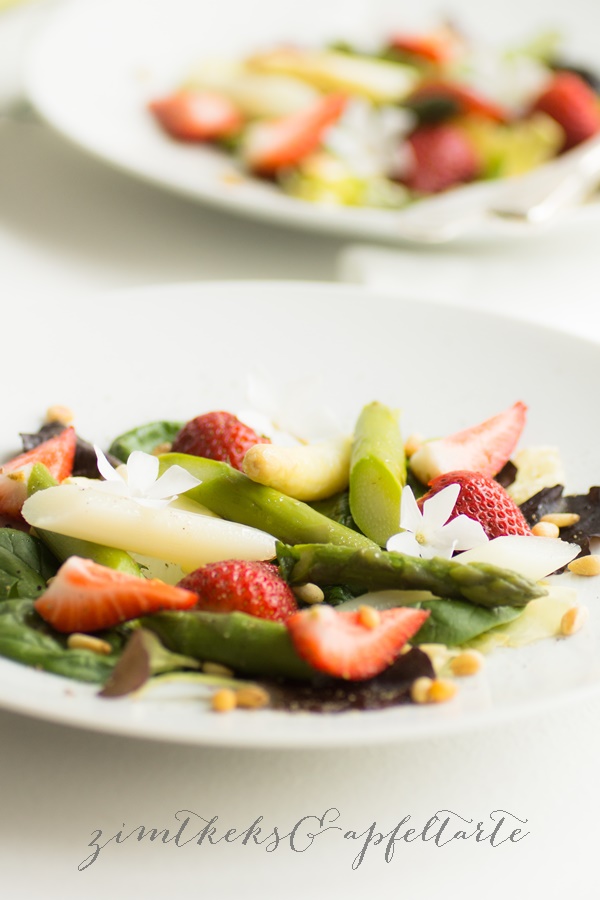 Spargel-Erdbeer-Salat mit Pinienkernen - Zimtkeks und Apfeltarte