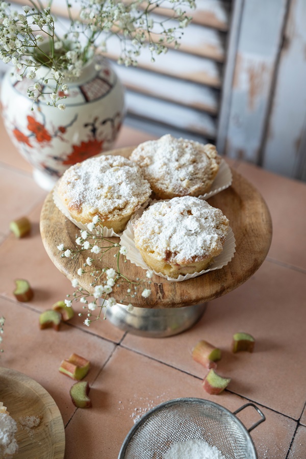 Einfaches Rezept für Rhabarber Muffins mit Vanille-Streuseln