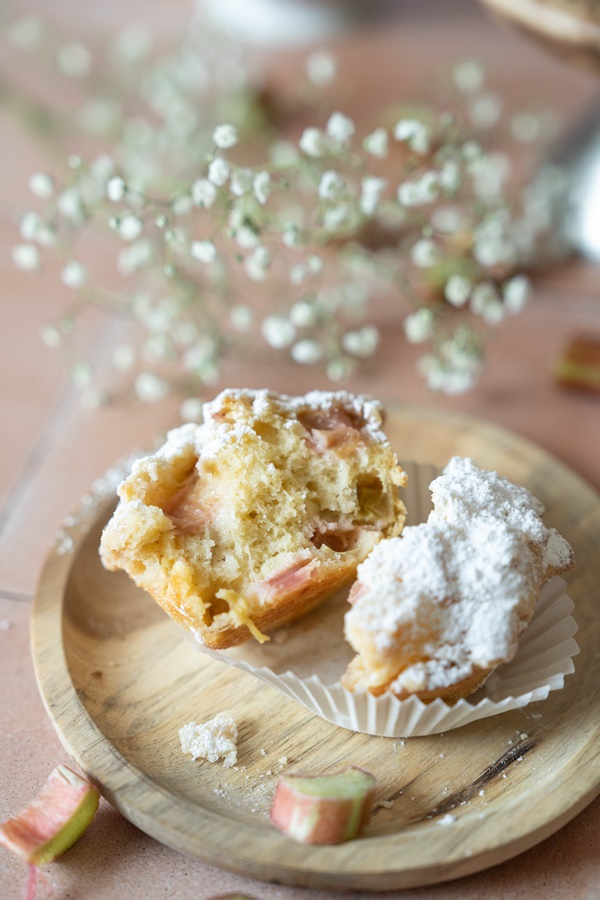 Einfaches Rezept für Rhabarber-Muffins mit Vanille-Streuseln