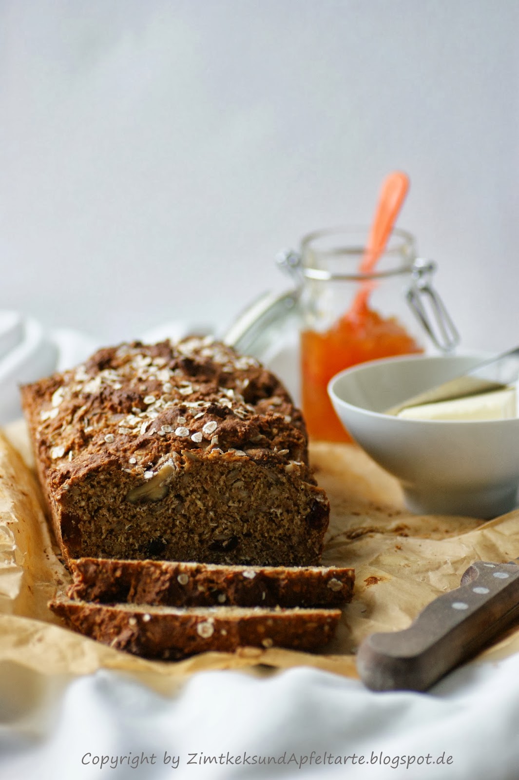 Schweden Milchbrot mit Nüssen und Früchten zum Frühstück