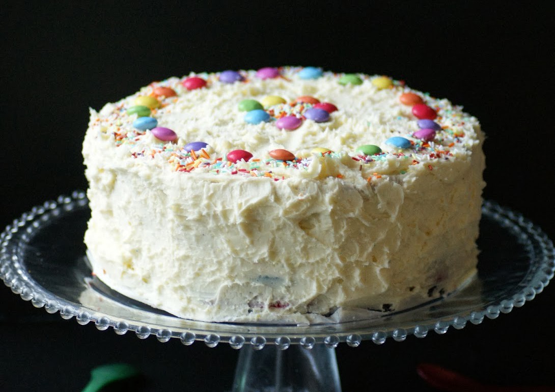 Rainbow Cake mit Zitronen-Buttercreme
