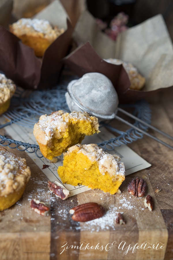 Kürbis-Muffins mit Pekan-Streuseln - einfaches, gelingsicheres Rezept 
