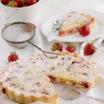 Erdbeer-Cheesecake-Pie mit Zitrus-Streuseln