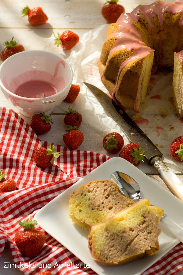 Erdbeer-Marmorkuchen mir Erdbeer-Limes-Guss, Kuchen der besonderen Art ...