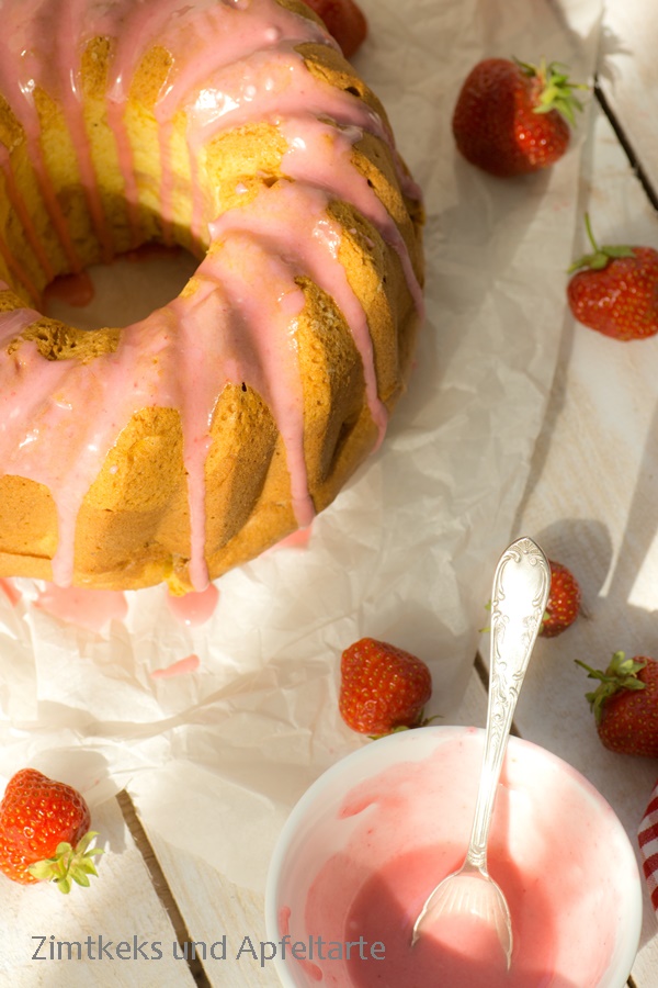 Erdbeer-Marmorkuchen mir Erdbeer-Limes-Guss, Kuchen der besonderen Art ...