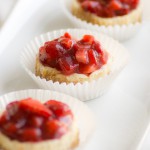 Leichte Strawberry Mini-Cheesecakes