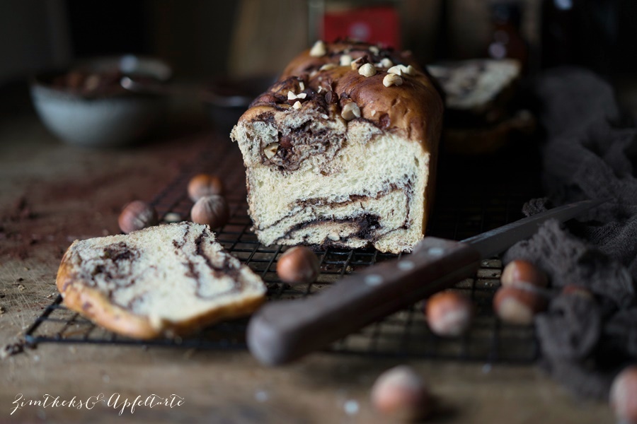 Schokoladen-Babka mit Haselnüssen