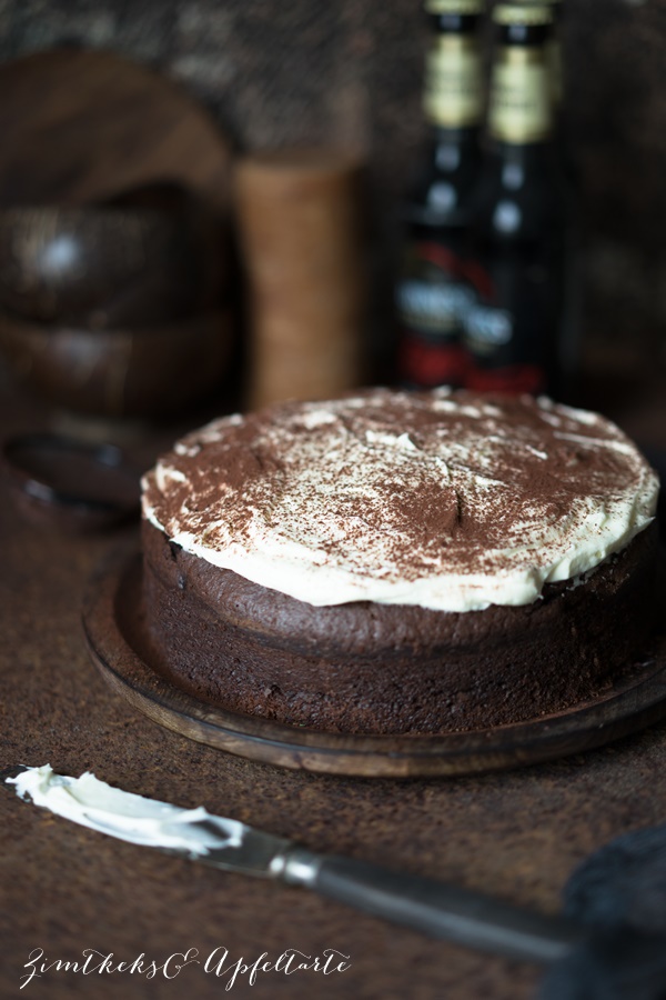 Saftiger Guinness-Schokoladenkuchen mit Frischkäsefrosting von ZimtkeksundApfeltarte.com