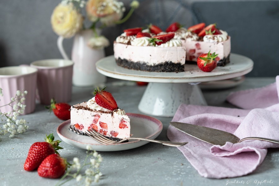 No bake Strawberry-Cheesecake mit Oreo-Boden - Erdbeer-Cheesecake einfach und gelingsicher