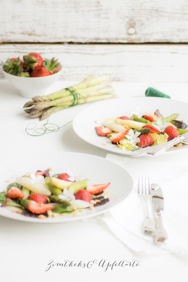 Kalorienarmer Spargel-Erdbeer-Salat 