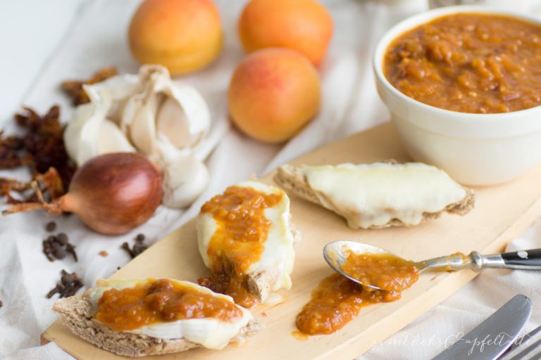 Aprikosen-Chutney zum Käse oder Grillen - ganz einfaches Rezept