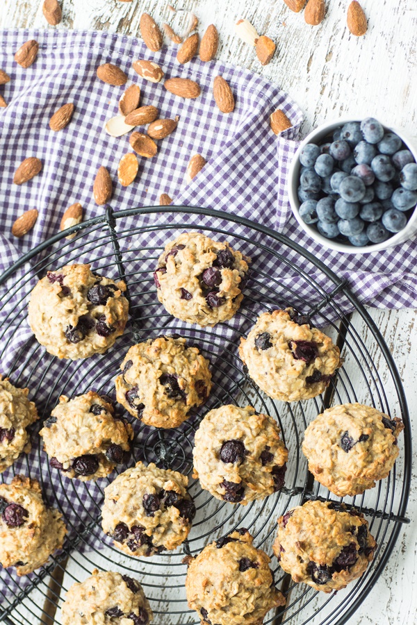 Gesunde Frühstücks-Cookies mit Blaubeeren - einfaches kristallzuckerfreies Rezept 