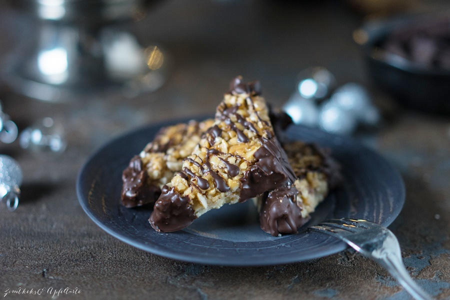 Knackige Nussecken mit Schokoladenguss - ein Klassiker - einfaches Rezept