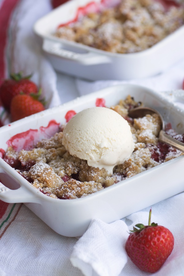 Rhabarber-Erdbeer-Crumble mit Zimtstreuseln - Zimtkeks und Apfeltarte