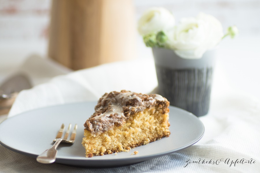 Rezept für einfachen Eierlikör-Kuchen mit Knusperstreuseln