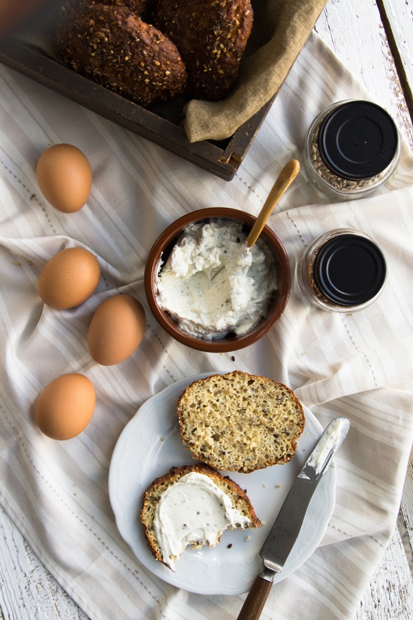 einfaches Rezept für Low Carb Eiweißbrötchen