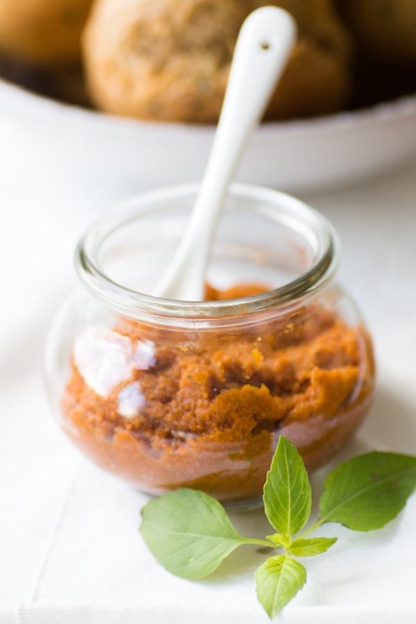 Einfaches Rezept für vegetarischen Möhren-Tomaten-Aufstrich