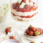 Erdbeer-Kokos-Dessert im Glas - Erdbeer-Kokos-Trifle