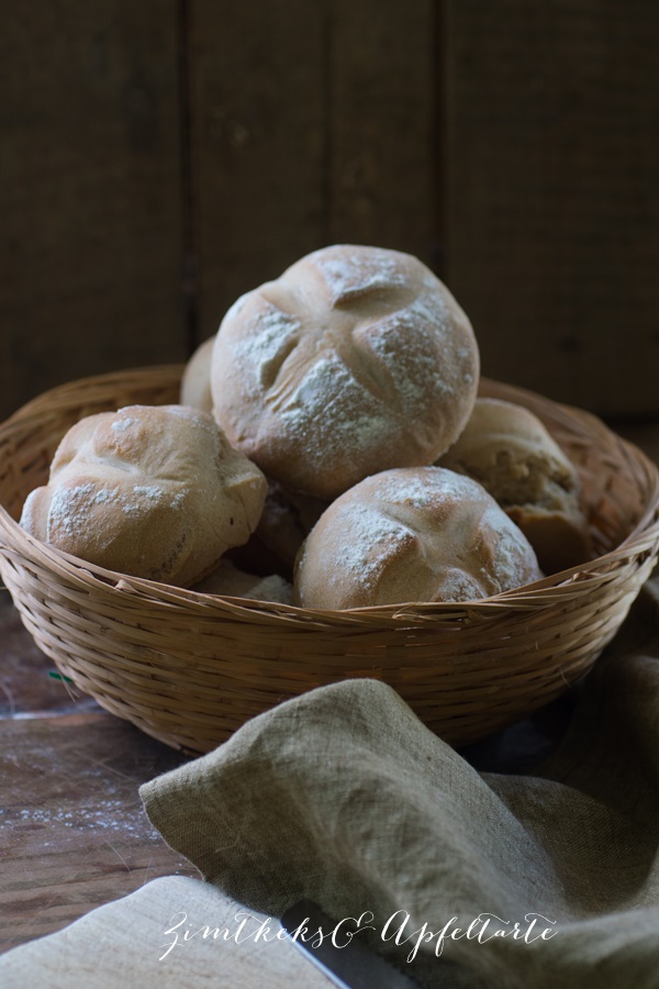 Einfaches Rezept für Brötchen mit Übernachtgare - ZimtkeksundApfeltarte.com