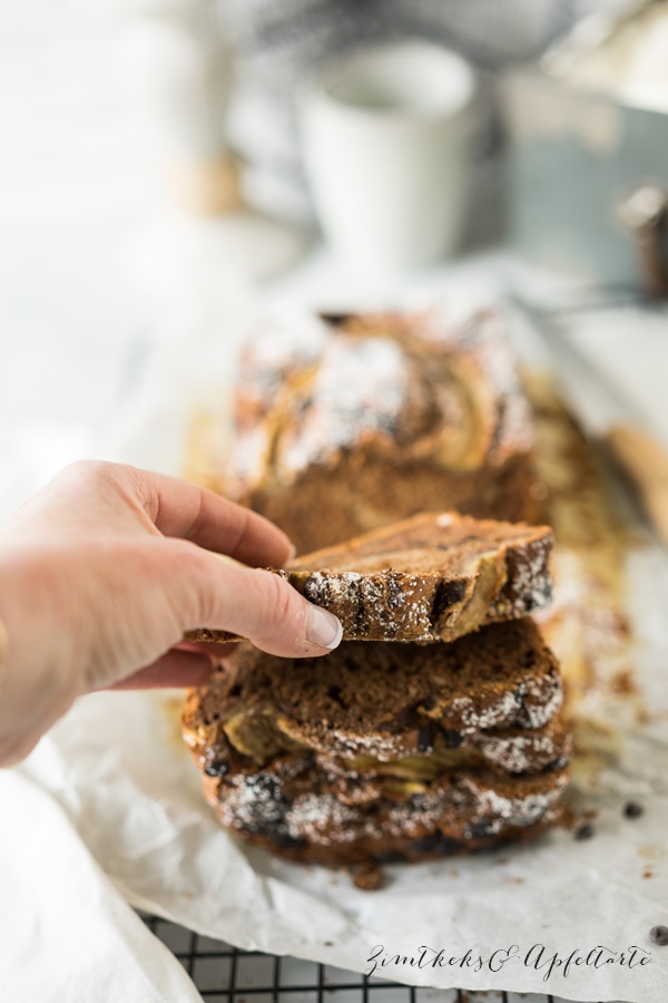 Gesundes Schokoladen-Bananenbrot mit Nüssen ohne Zucker - lecker und einfach 