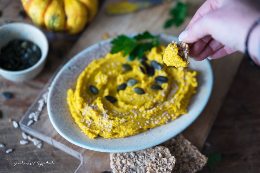 Cremiger Kürbis-Hummus - Zimtkeksundapfeltarte.com