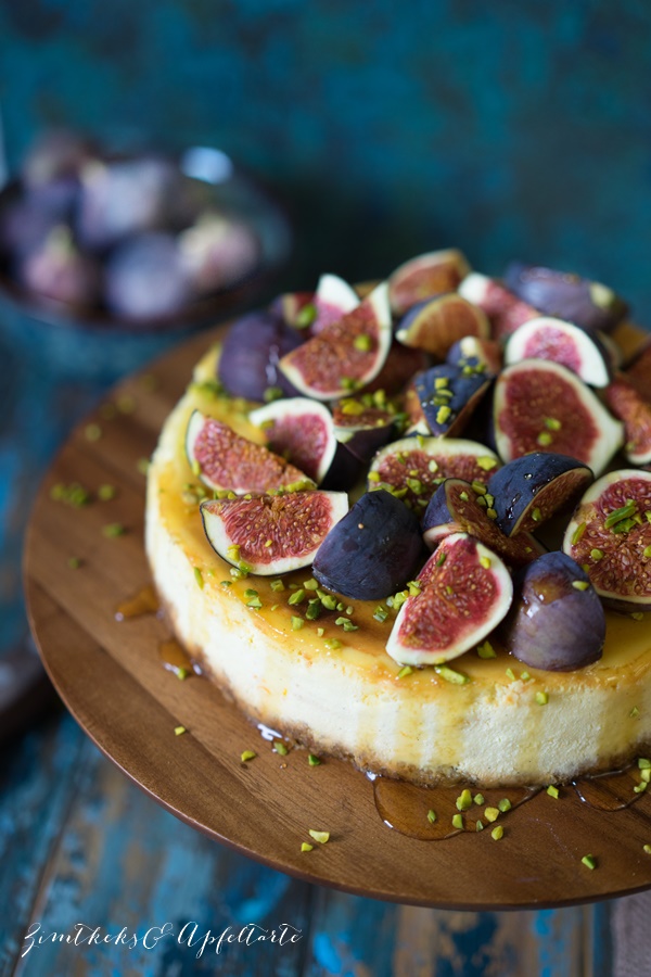 Cremiger Ricotta-Käsekuchen mit Feigen und Honigtopping