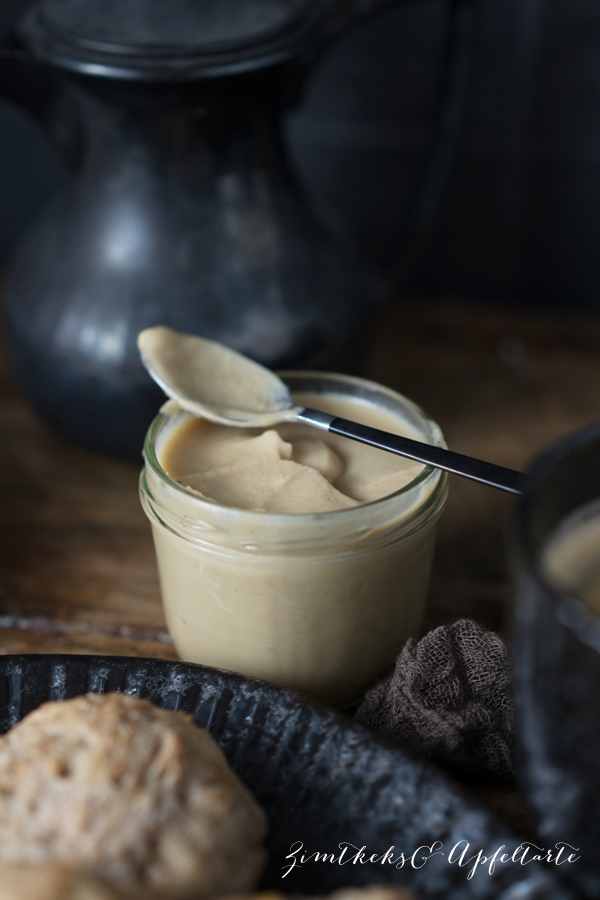 Dinkel-Walnuss-Brötchen mit Apfel-Maronen-Aufstrich