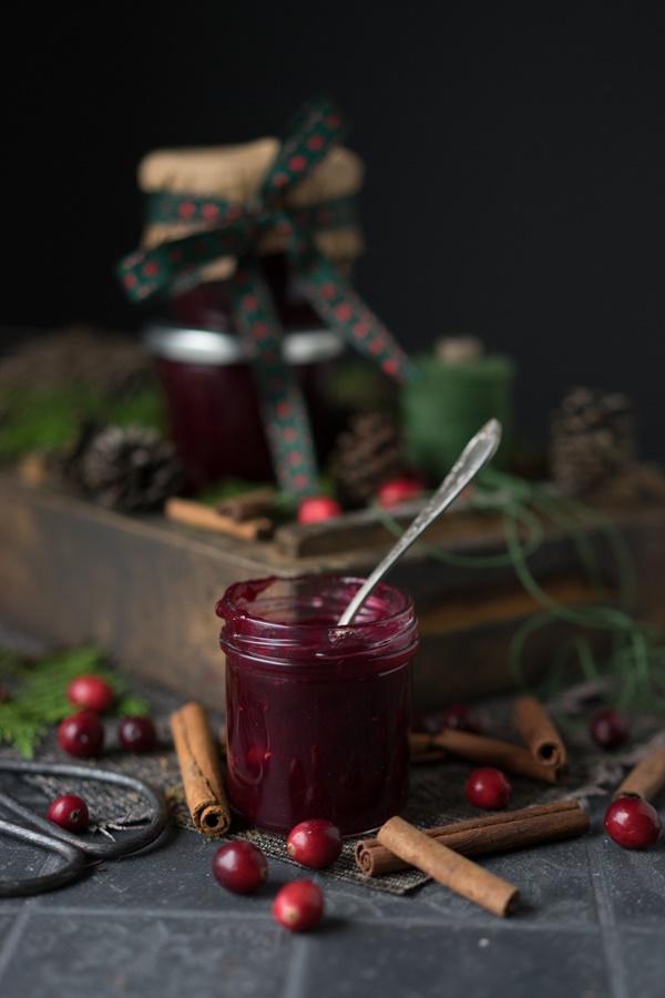 Weihnachtsmarmelade Mit Cranberries Beeren Orangen Und Gewurzen Zimtkeks Und Apfeltarte