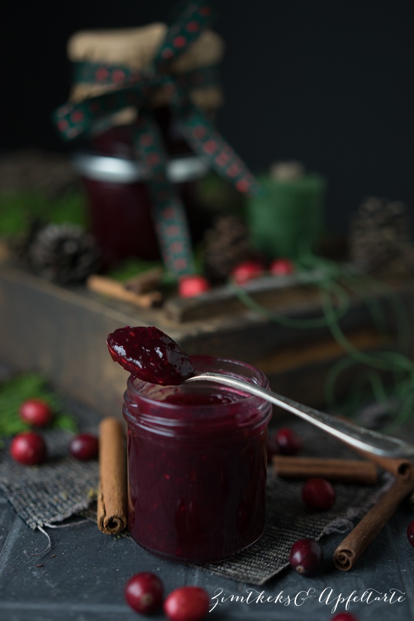 Weihnachtsmarmelade Mit Cranberries Beeren Orangen Und Gewurzen Zimtkeks Und Apfeltarte