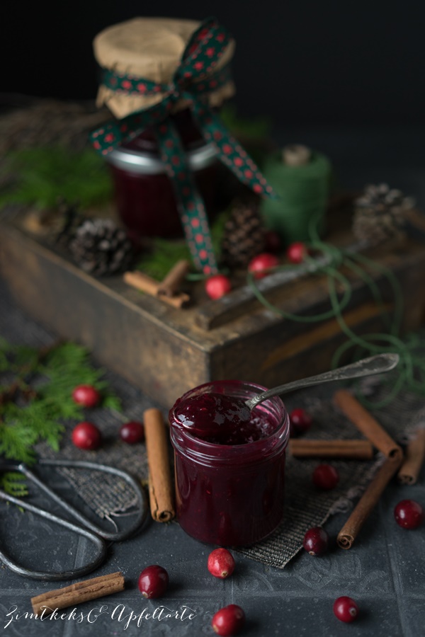 Weihnachtsmarmelade Mit Cranberries Beeren Orangen Und Gewurzen Zimtkeks Und Apfeltarte