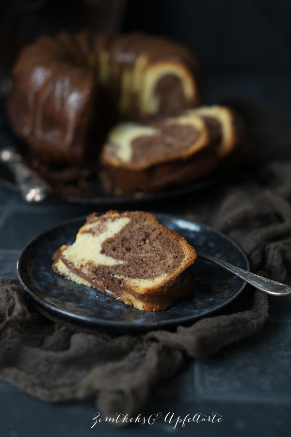 Einfaches Rezept für einen Eierlikör-Marmorkuchen - saftig und lecker