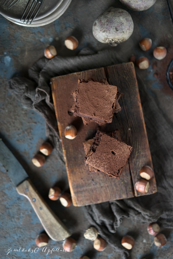 Low Carb Rote-Bete-Brownies mit Haselnüssen Rezept von Zimtkeksundapfeltarte.com