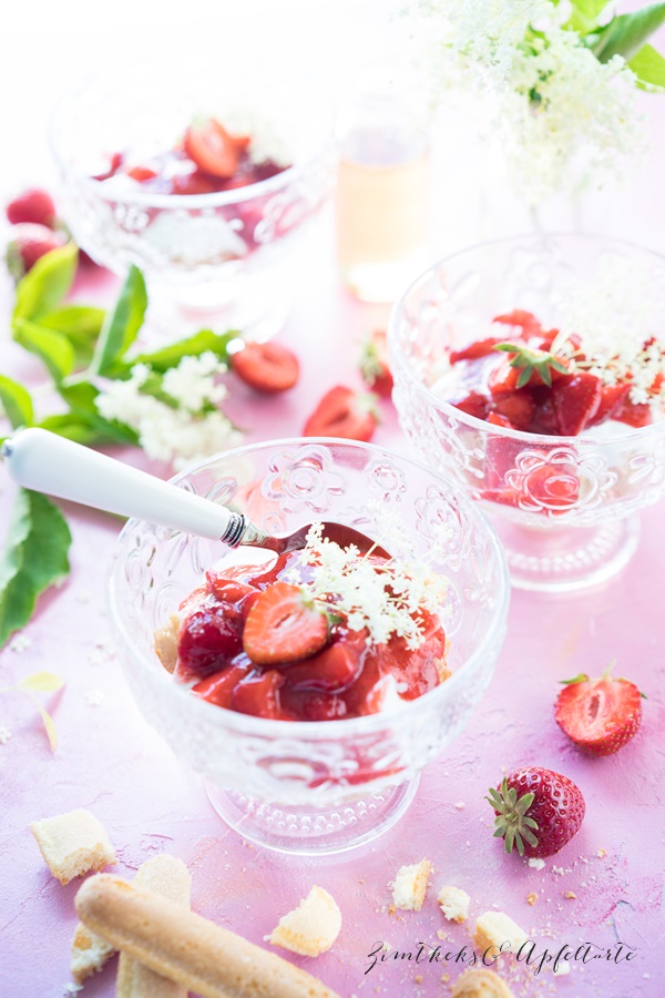 Holunder-Tiramisu mit Erdbeeren - einfaches Rezept, sehr lecker und fruchtig 