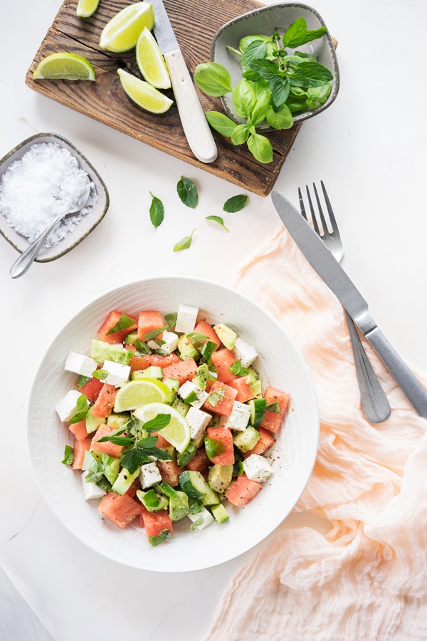 Melonen Feta Salat mit Avocado - ganz einfach und schnell
