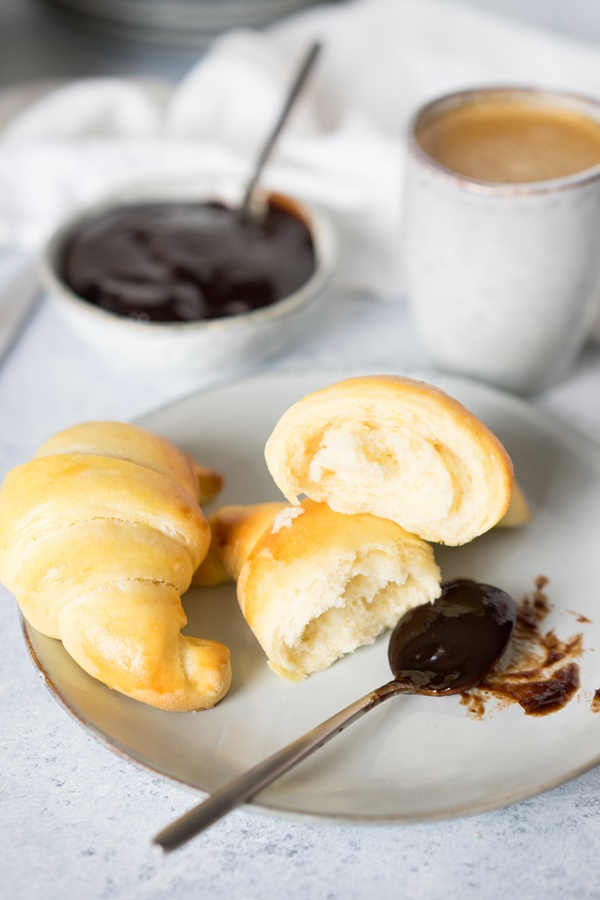 Fluffige Kartoffel-Hörnchen mit Pflaumenmus - tolles Sonntagsfrühstück