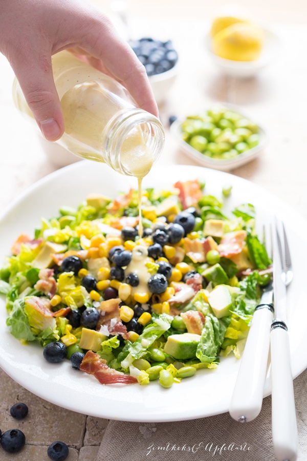 Sommersalat mit Blaubeeren, Edamame und Honig-Dressing - blitzschneller Salat zum Grillen