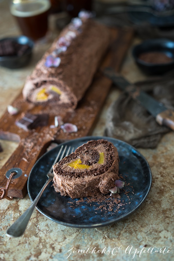 Einfaches Rezept für Schokoladen Biskuitrolle mit Frischkäse-Schokoladenfüllung