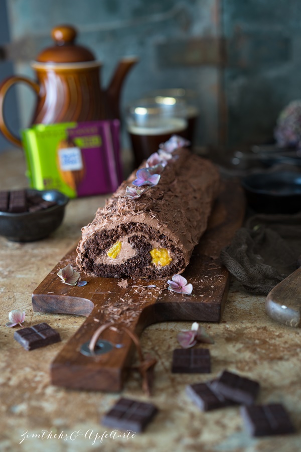 Schokoladen Biskuitrolle mit Frischkäse-Schokoladenfüllung - einfaches Rezept