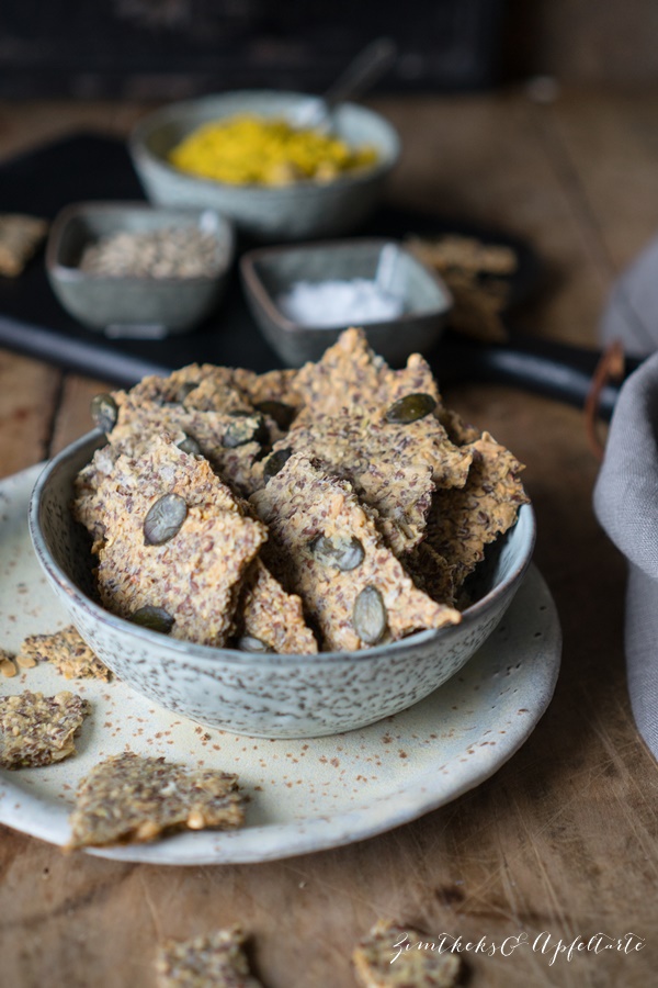 Vegane Dinkel-Leinsamen-Kräcker - Knusperbrot - einfaches und gelingsicheres Rezept