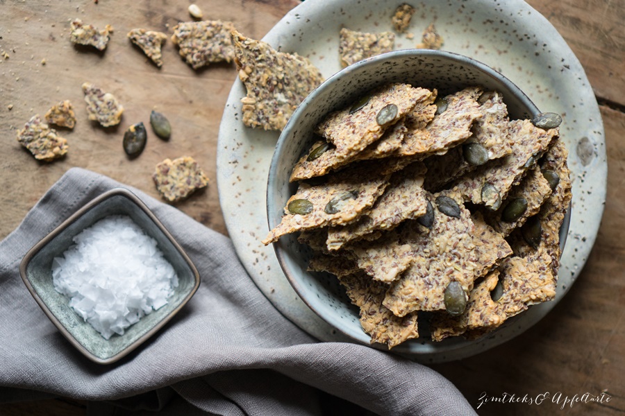 Vegane Dinkel-Leinsamen-Kräcker - Knusperbrot - einfaches Rezept