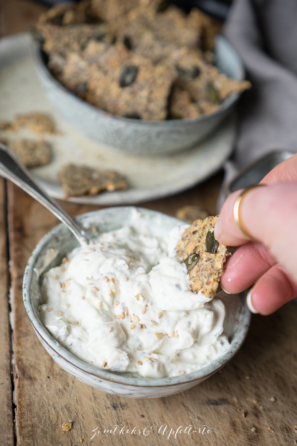 Vegane Dinkel-Leinsamen-Kräcker - Knusperbrot - einfach und schnell