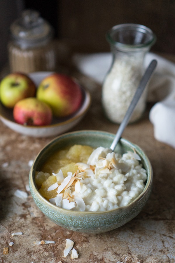 Veganer Kokos-Milchreis mit Apfelkompott einfaches Rezept zum selber kochen