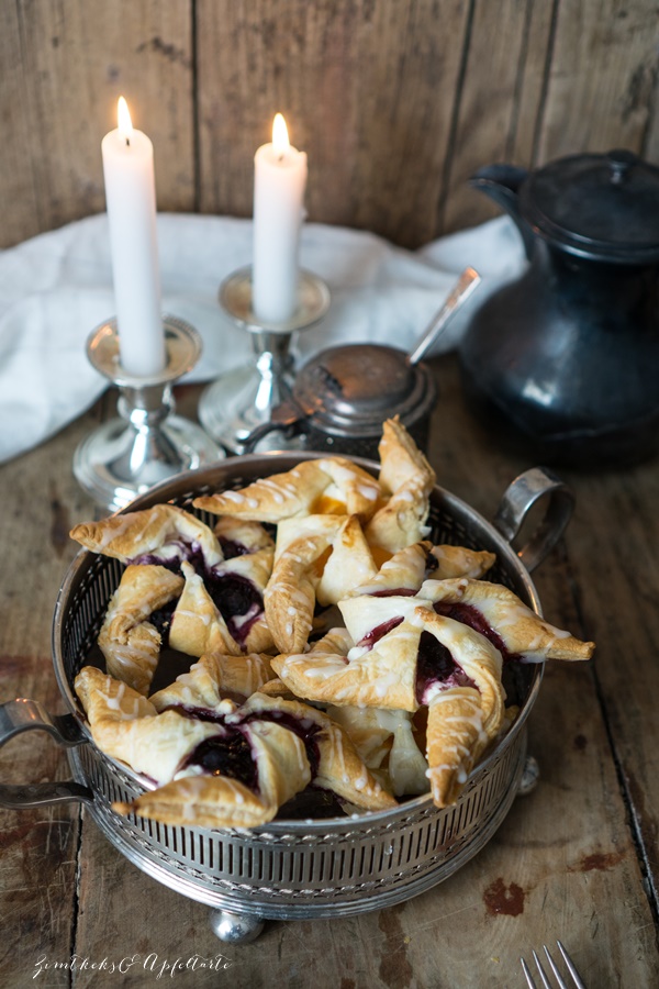 Einfaches und gelingsicheres Rezept für Dreierlei Blätterteig Windräder mit Quarkcreme und Frucht