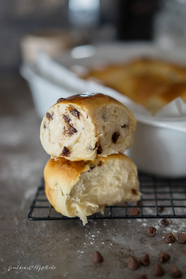 Einfaches Rezept für fluffige und weiche Schokobrötchen aus Hefeteig - besser als vom Bäcker