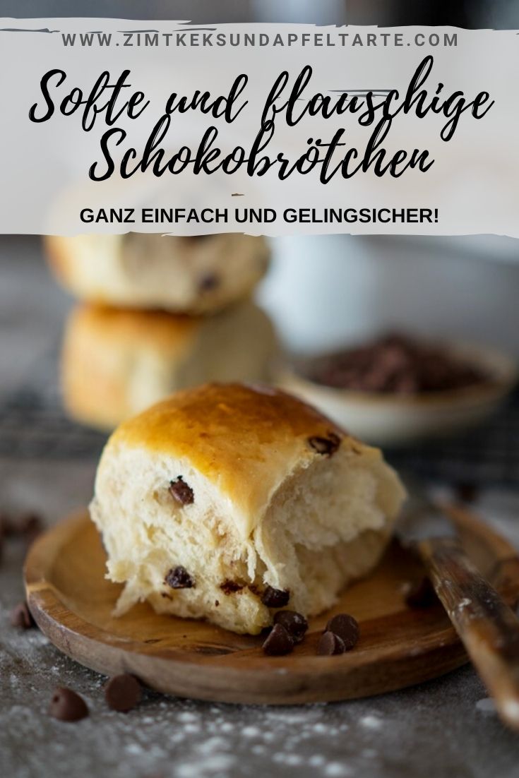 Fluffige und weiche Schokobrötchen aus Hefeteig, ganz einfaches und gelingsicheres Rezept für diese leckeren Hefebrötchen mit Schokoladenstücken. Ganz einfach selber backen, besser als vom Bäcker! Soft und flauschig, das perfekte Frühstück!