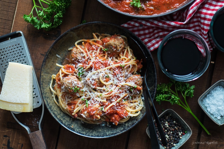 Spaghetti and Meatballs - Blitzrezept für Fleischbällchen in Tomatensauce super einfach