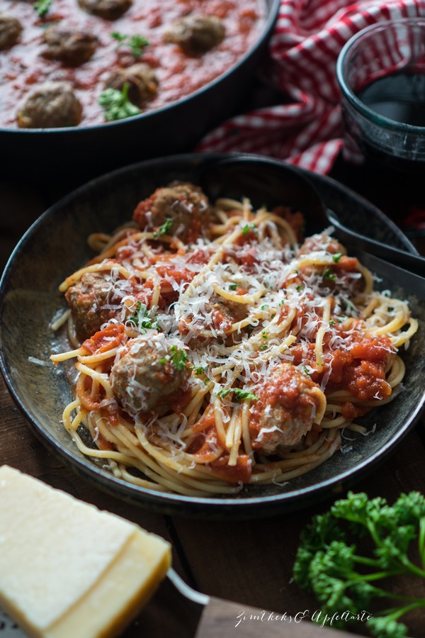 Spaghetti and Meatballs - Blitzrezept für Fleischbällchen in Tomatensauce einfaches und schnelles Rezept auch für Kids