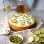 Cremiger und fruchtiger Limetten-Pistazien-Ricotta Cheesecake
