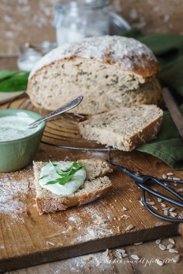 -Tolles einfaches Rezept zum selber backen: Bärlauch-Dinkel-Brot mit Bärlauch-Feta-Walnuss-Dip